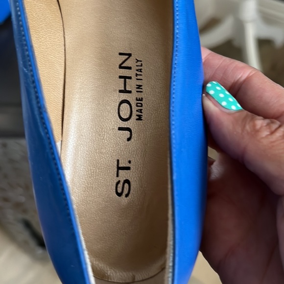 NWOT, St John, leather heels, blue white color block, size 6 - Picture 10 of 13